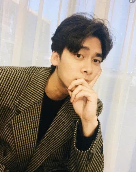 吃瓜视频李易峰湾湾,吃瓜视频中的甜蜜互动，网友直呼“太甜了！”