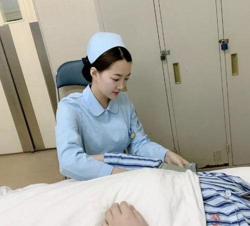 小护士跟同事吃瓜视频,揭秘医院里的欢乐时光